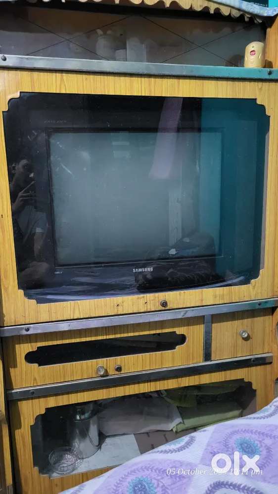 Samsung TV with showcase