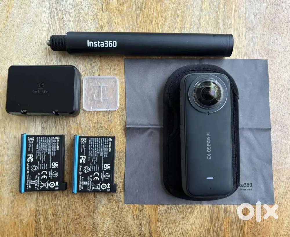 Insta360 x3 Camera Apple Bundle w/ Case, Extra Battery, & Selfie St