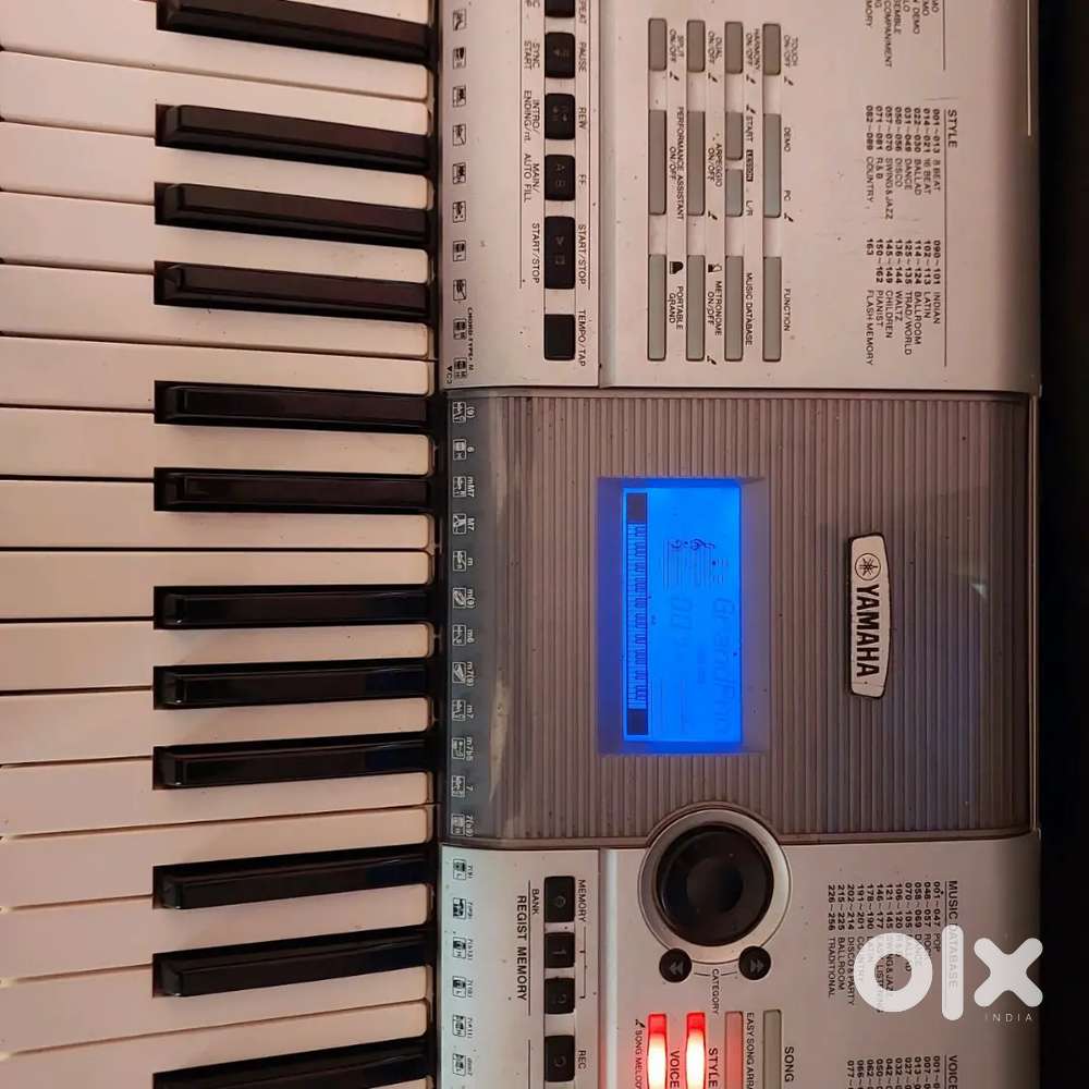 Yamaha PSR I425 keyboard
