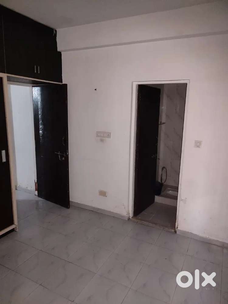 3 BHK Semi Furnished Flat with Superb Environment on prime location.