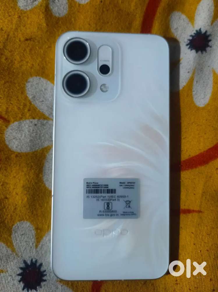 Oppo reno14 5g phon 8 256 hai 4 manth old hai