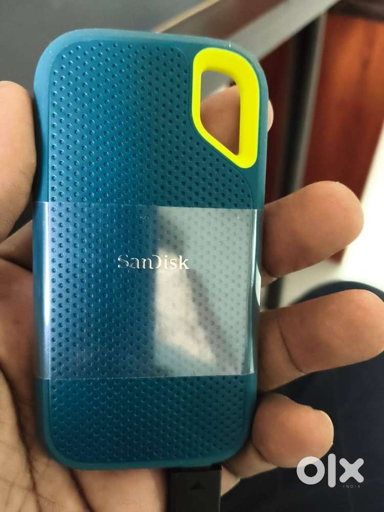 Sandisk Extreme 2TB SSD!! Only 13 Days old !!!