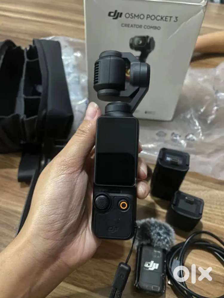 DJI Osmo Pocket 3 (4K and 9.4MP 120 FPS) Creator Combo