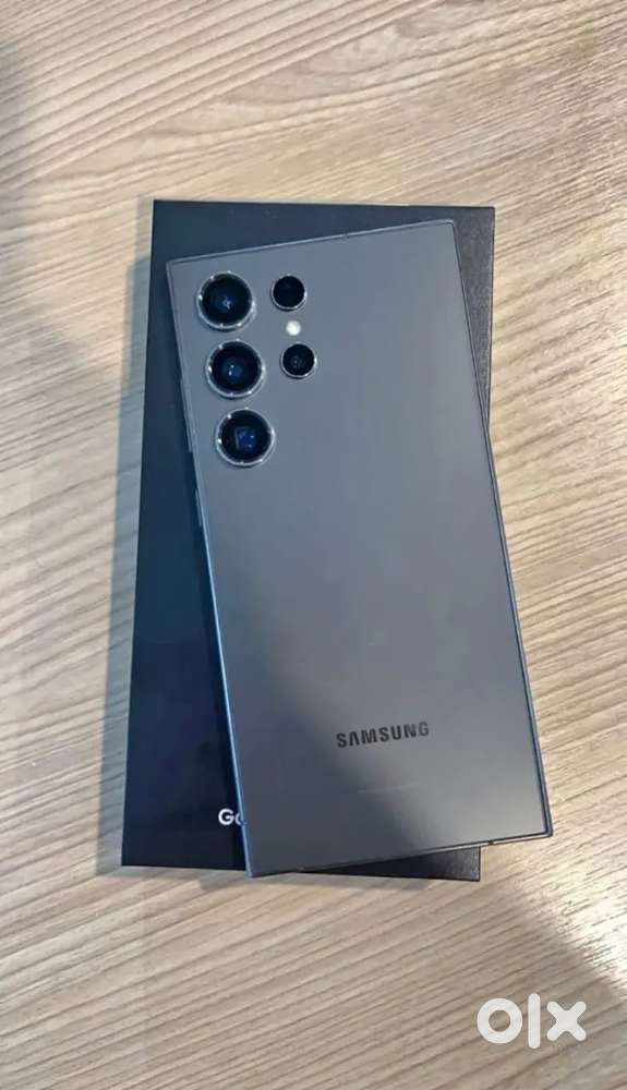 Selling my 6 month old Samsung s23ultra grey colour need urgent money