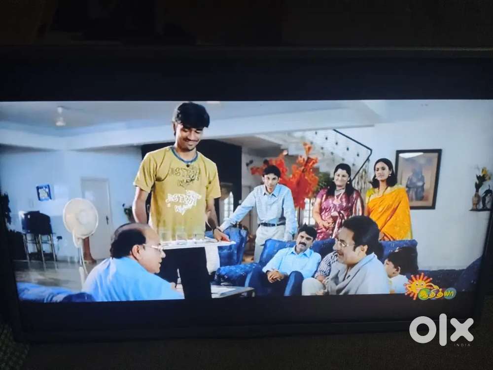 Hi it's  32 LG smart TV with box stand good condition