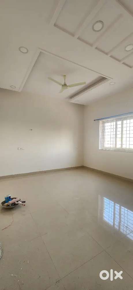 2bhk on 2nd floor 22000 rent with maintenance and car parking attapur