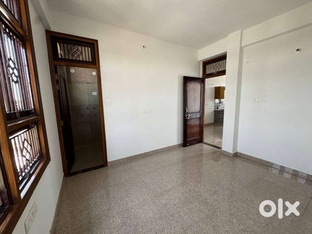 1bhk flat for family or students