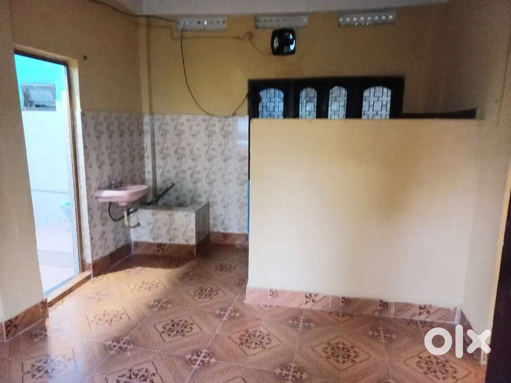 ঘর ভাড়া দেওয়া হইবে ছোট পরিবারের জন্য।