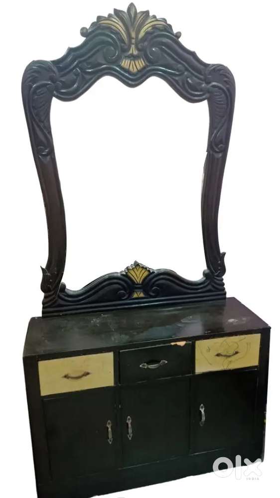 Sofa set with Centre Table and Dresing Table