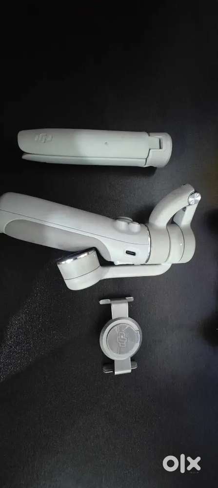 1.5YEAR OLD DJI OM 5 SMART GIMBAL IN PERFECT CONDITION.