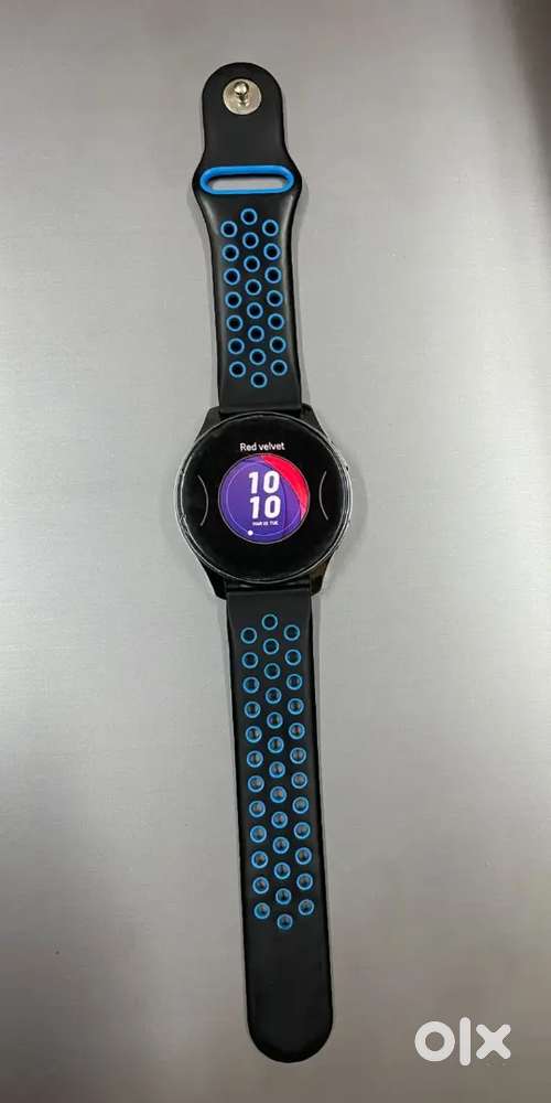 ONEPLUS SMARTWATCH CONDITION GOOD WITH CHARGING CABLE