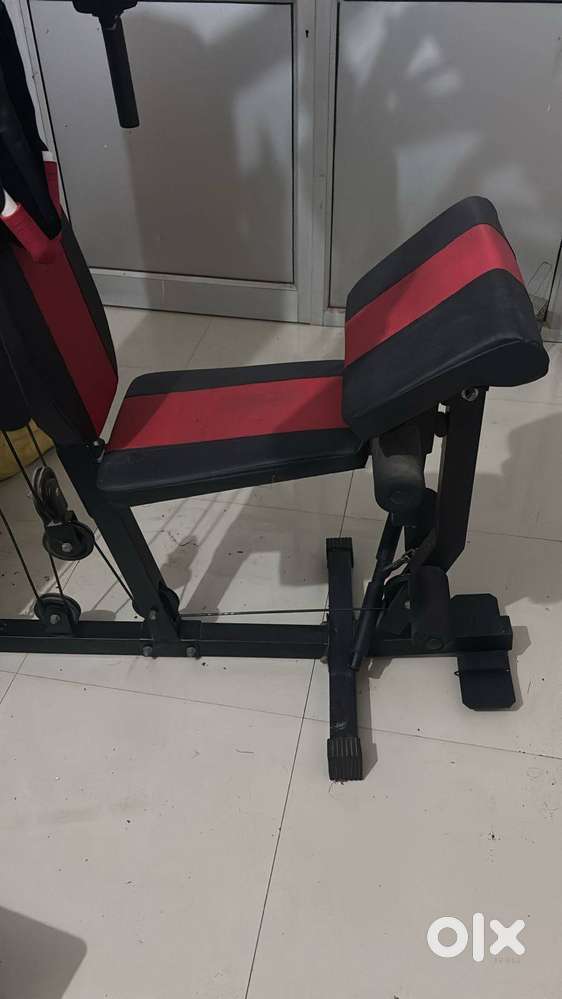 Gym butterfly machine condition like new