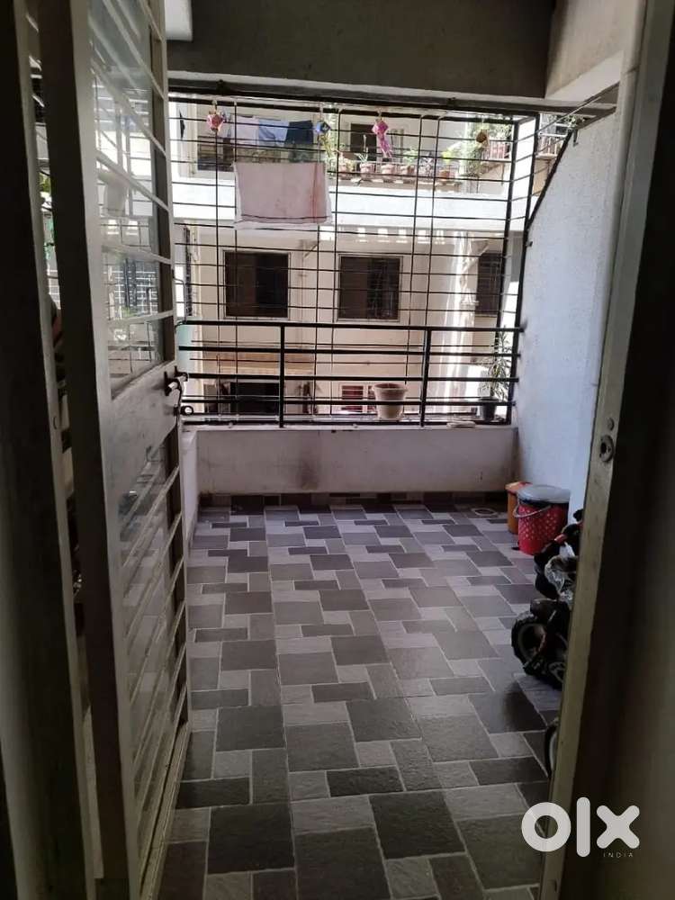सेमी फुर्निशिद 2 bhk near moshi