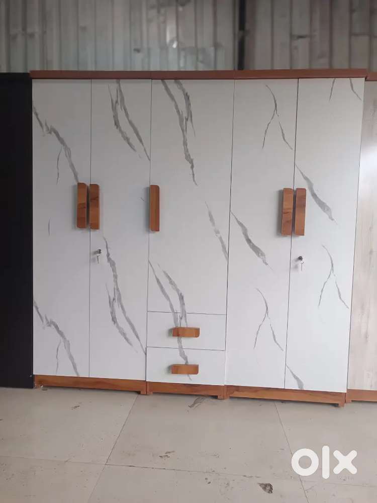 BRAND NEW 5 DOORS WARDROBE