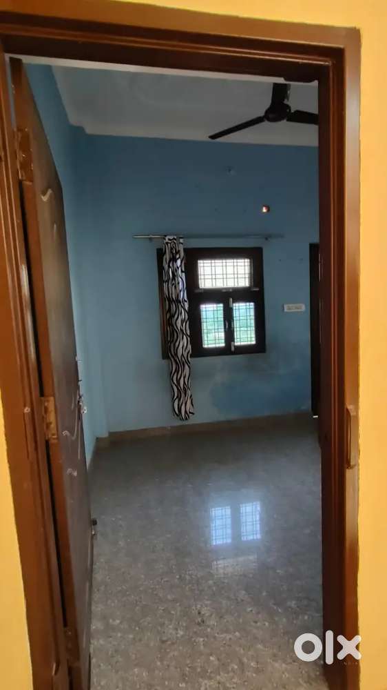 Room for Rent – With Kitchen, Balcony & Attached Washroom