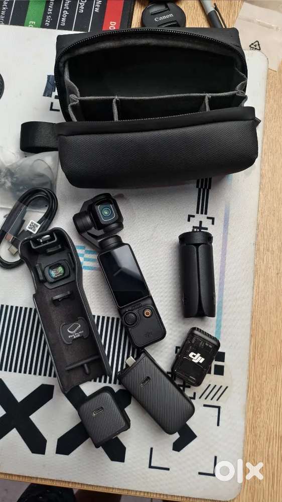DJI Osmo pocket 3 Creator Combo,Extra Battery with Mic,Under warranty