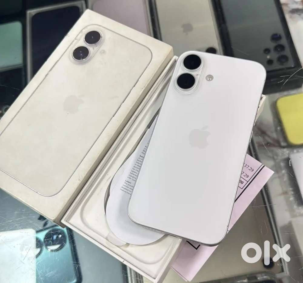 Iphone 17 256gb white 15 days old only cycle count 11