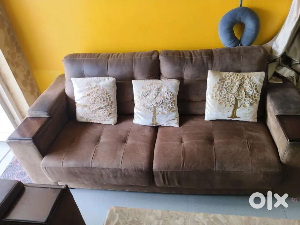 2+3 , 5 seater sofa set for sale 2.5 yrs old
