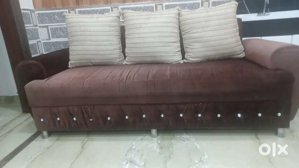 Elegant 3+2 seat sofa set with cushions