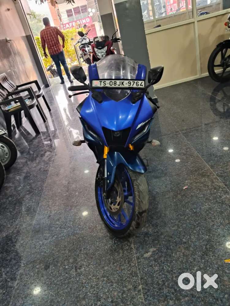 Yamaha R15 2022 model blue color in exellent condition