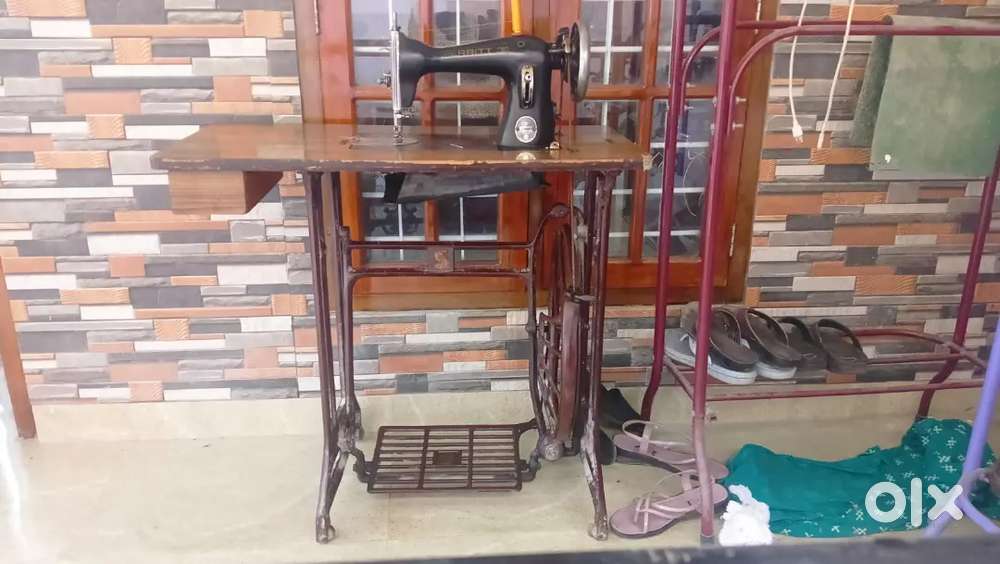 Good condition sewing machine for sale