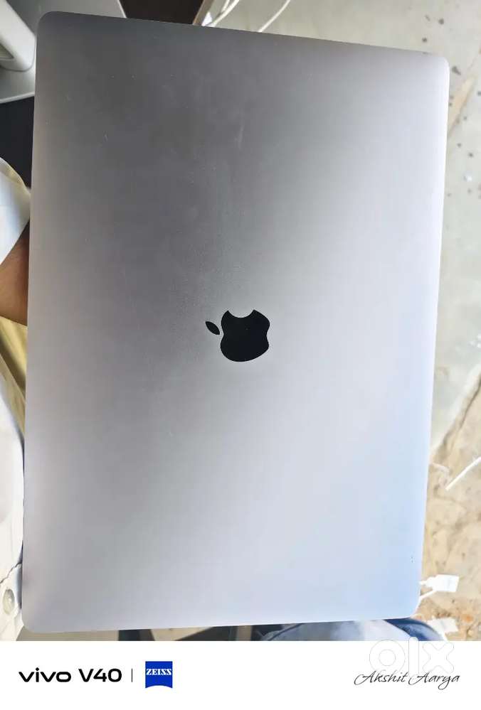 Apple laptop MacBook Pro