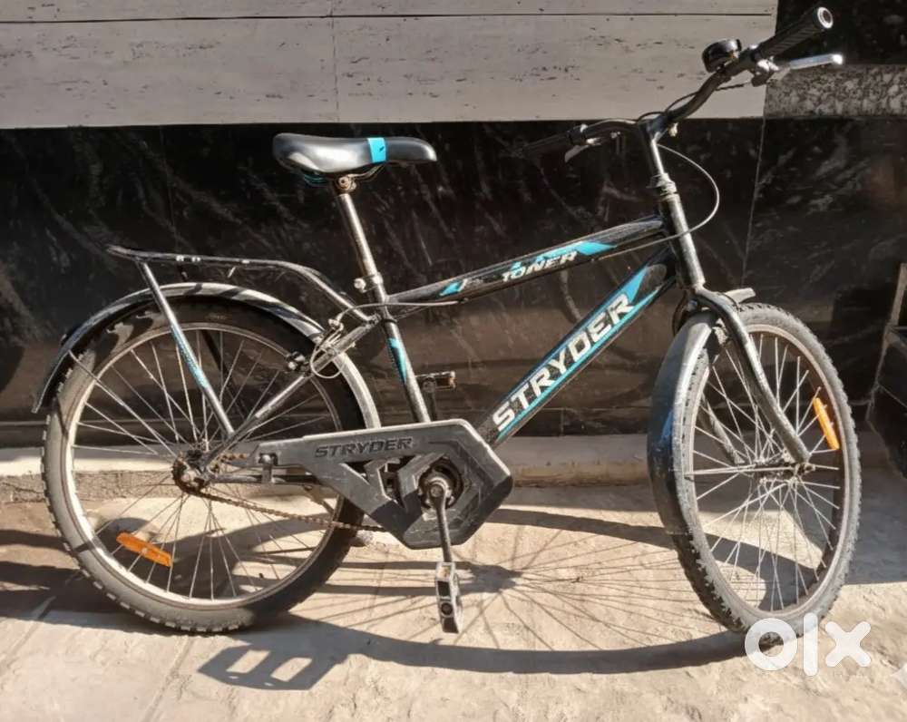 Blue-Black Non-Geared Cycle, Power Brakes & Carrier – Great Condition