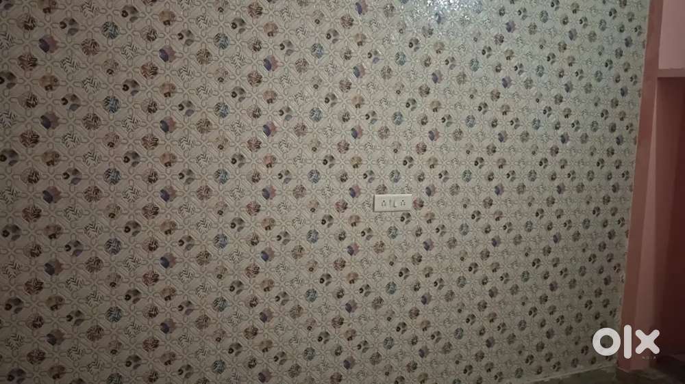 One single room for rent in krishna nagar.