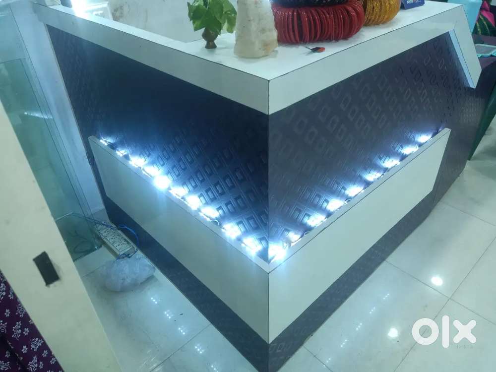 Shop fancy counter table( new 12 months use