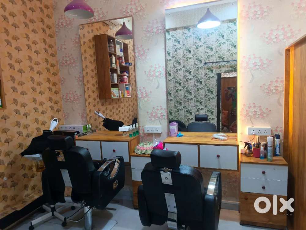 Unisex salon for sale