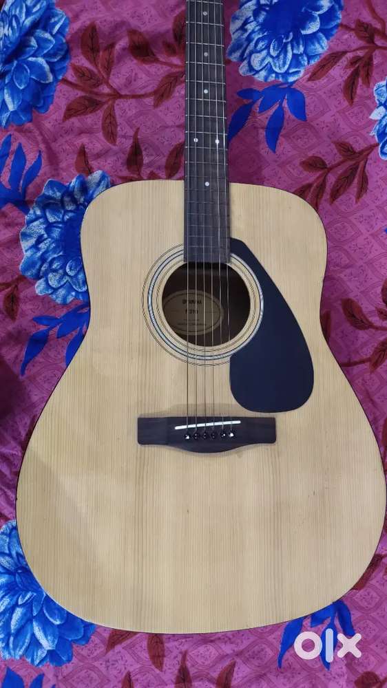 Acoustic Guitar Yamaha