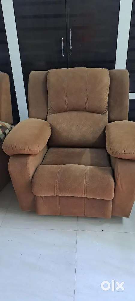 2 Recliner chairs motorized