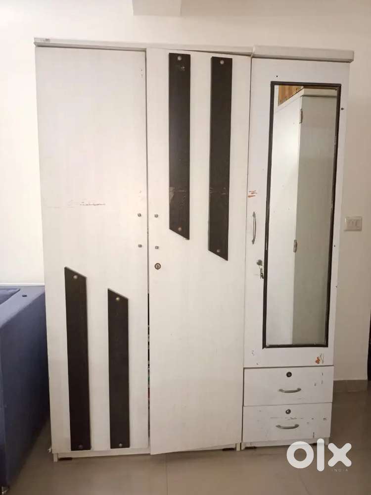 Wardrobe Cupboard almirah with mirror