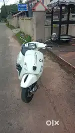 2014 model vespa SXL 125 discharge brakes and alloys wheels very low K