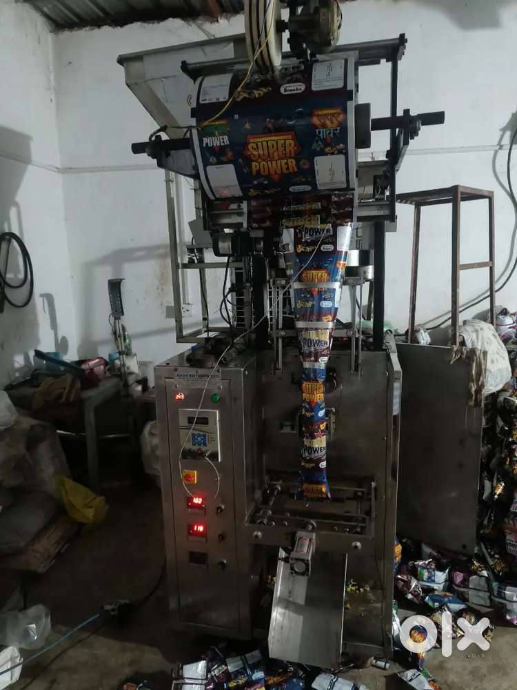 Fully pneumatic pouch packing machine