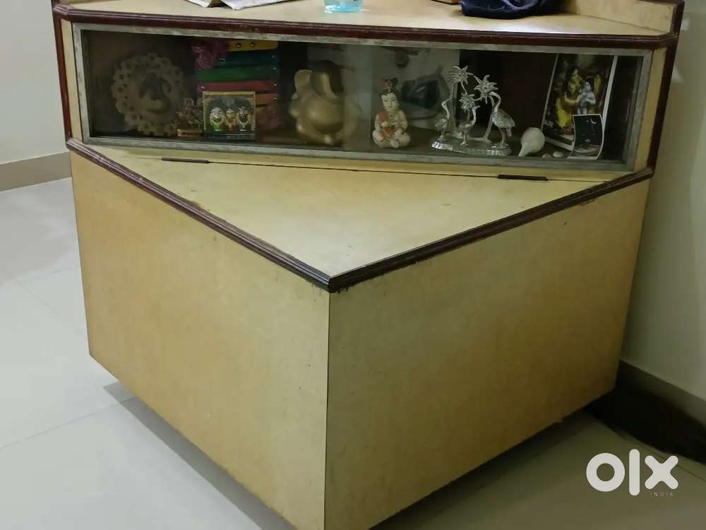 Table and corner table in just 1500 rupees