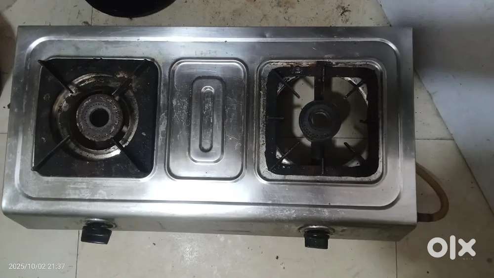 Plastic chair & Gas stove