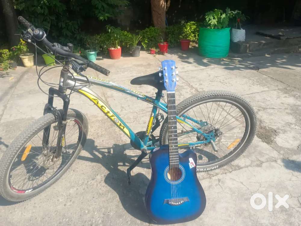 Swagger cycle With guitar