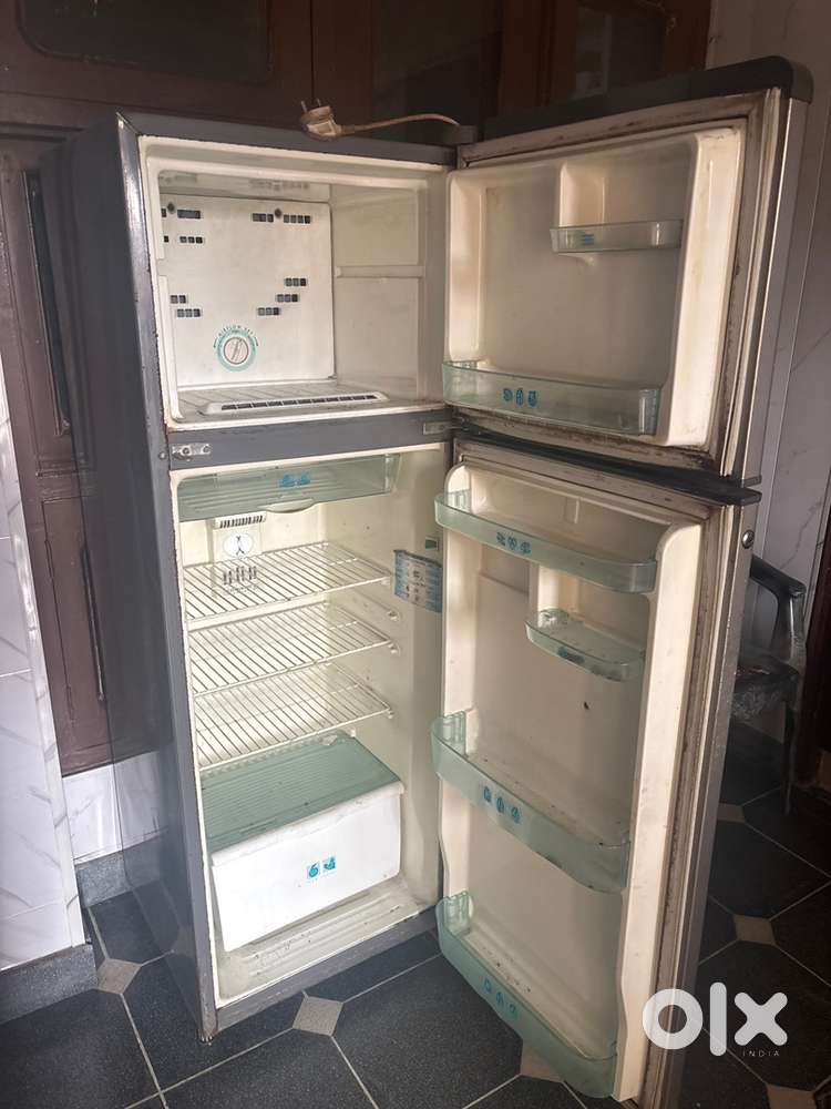 WHIRLPOOL REFRIGERATOR