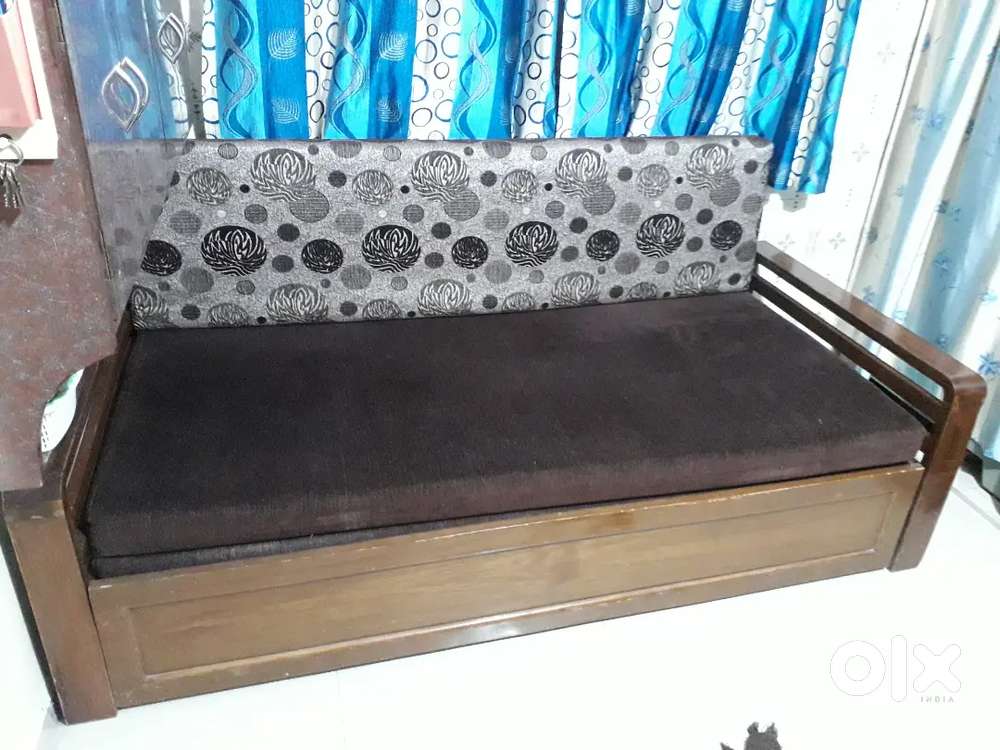 High Quality Wooden Sofa-cum-bed with Matress and Cushions