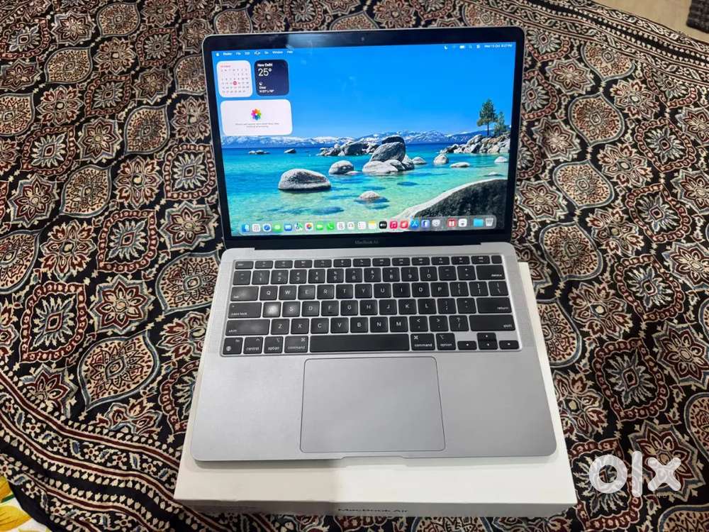 1yr old M1 MacBook Air 8gbram 256gbSSD 13inch laptop with box