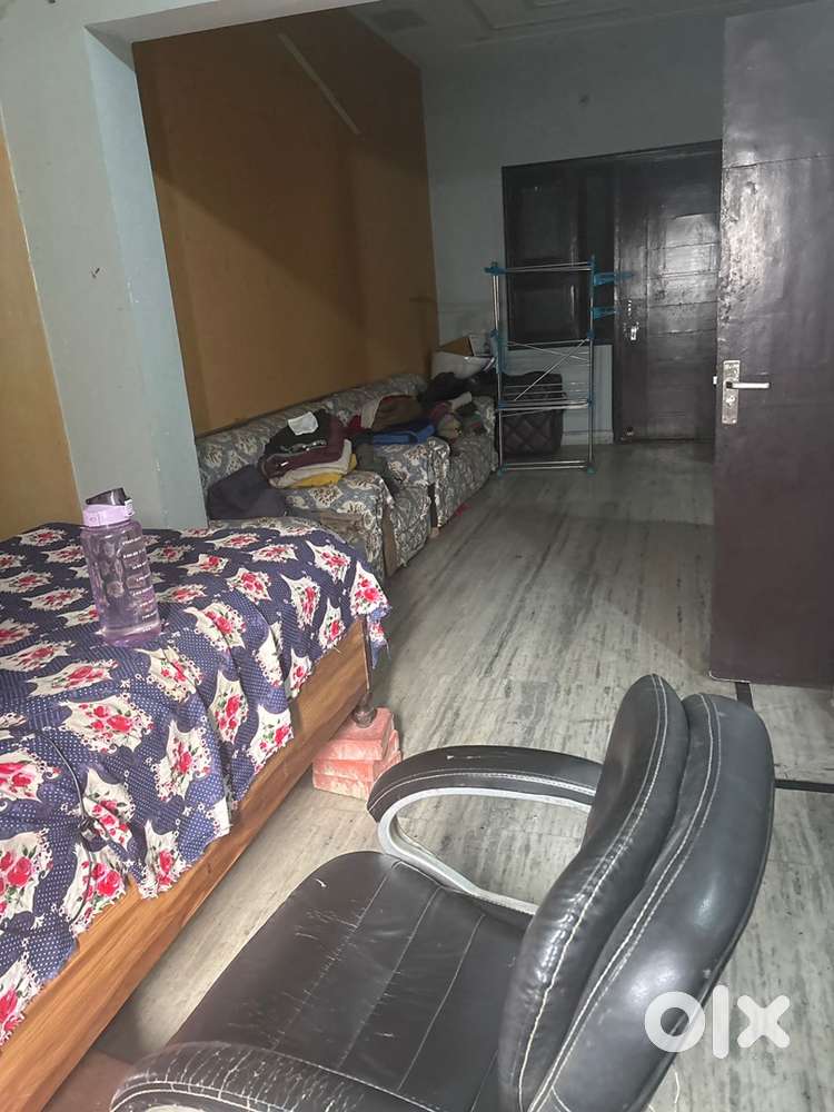 Female flatmate required