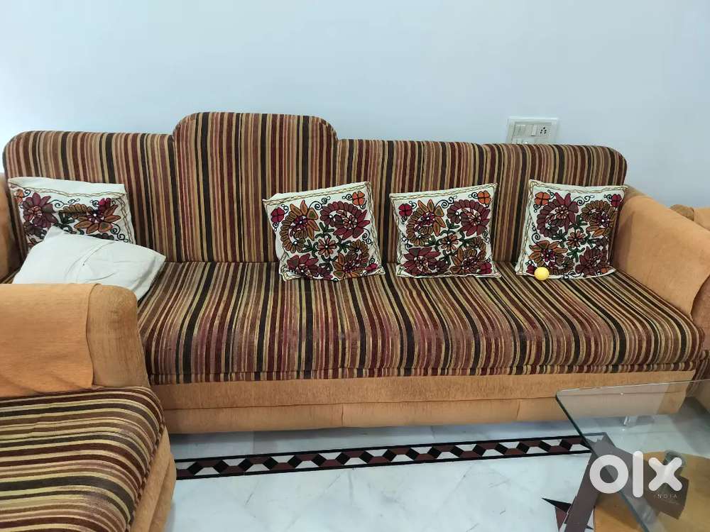 Sofa set 4 +2+2 eight seater