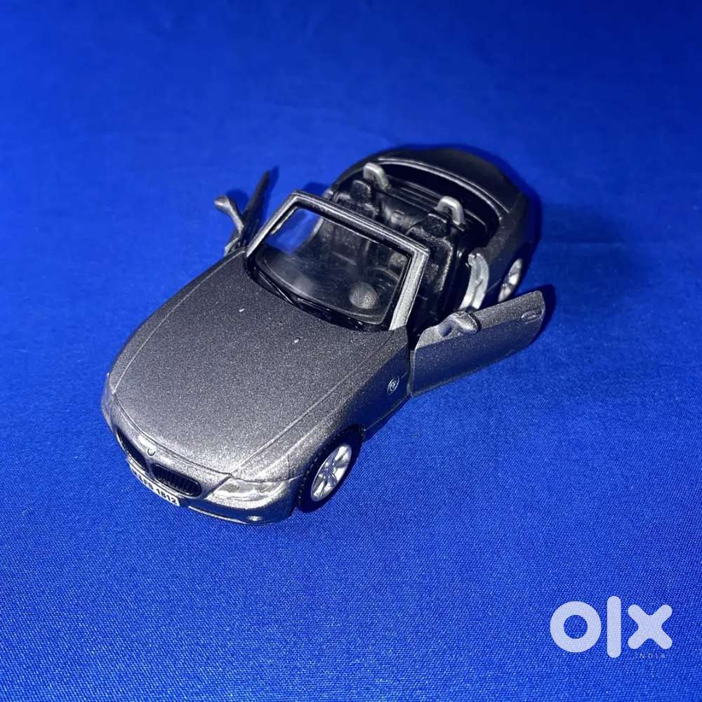Hot wheels Maisto BMW Z4 Metallic Grey Scale Car. 1/36 scale