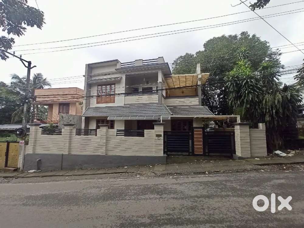 COMMERCIAL 7 CENT 4 BHK HOUSE FOR AT KAKKANAD ATHANI