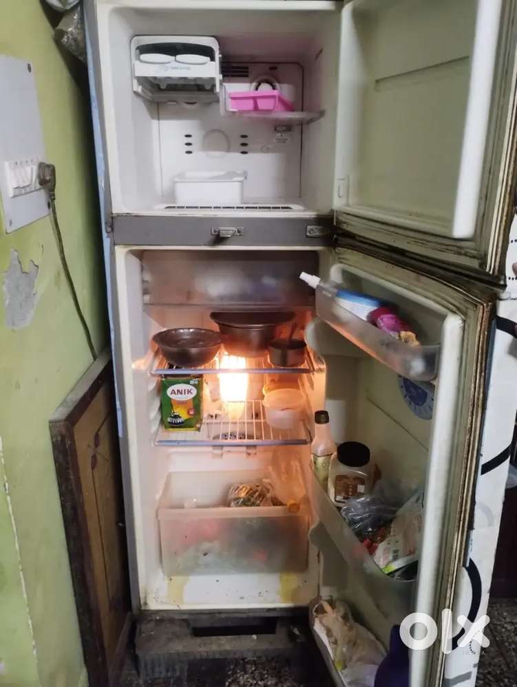 Freeze is looking good condition please text me only geniune person.