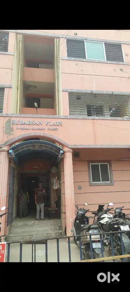 Batcholers needed for room sharing