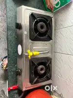 Gas and cylinder