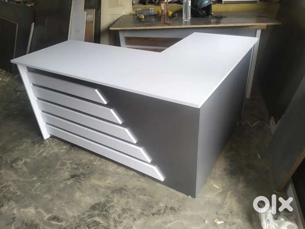 Office chair and office table