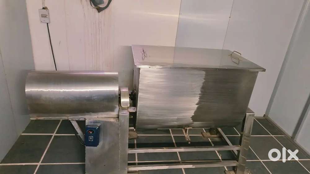 Ribbon blender for manufacturing unit